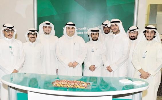 رئيس واعضاء الاتحاد في جناح بيتك