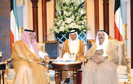 صاحب السمو الامير الشيخ صباح الاحمد مستقبلا المغفور له باذن الله الامير سعود الفيصل في احدى المناسبات