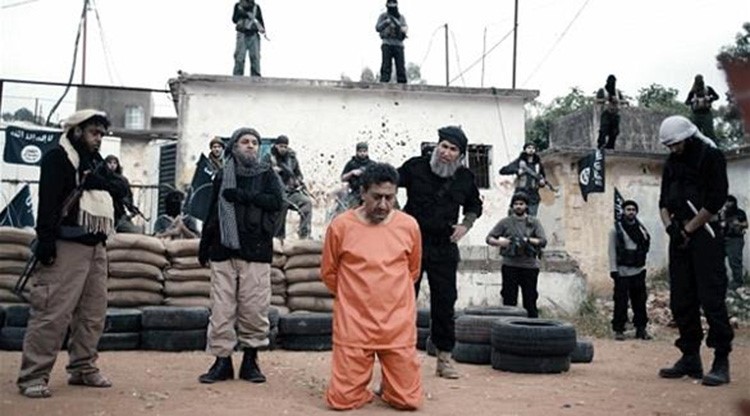 صحيفة ديلي ميل البريطانية تحتفي بالقصبي بعد مهاجمته لداعش 