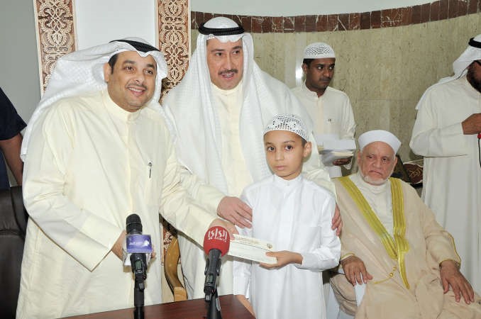 تكريم احد الفائزين﻿