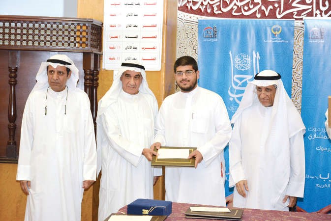 عبدالعزيز المشاري مكرما احد الفائزين 	ريليش كومار﻿