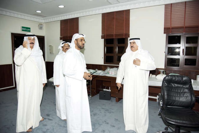  المهنا يتفقد العيادة الطبية ويبدو عبدالله الشاهين﻿