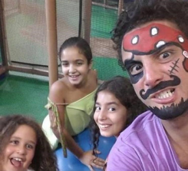 بالصور.. مشاهير تخلّوا عن أولادهم لأنهم "غير شرعيين"!