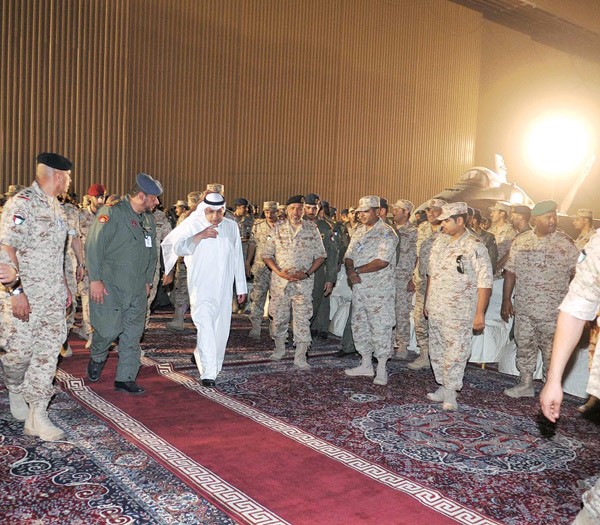 الشيخ خالد الجراح لدى مغادرته القوة الجوية امس الاول 	 قاسم باشا