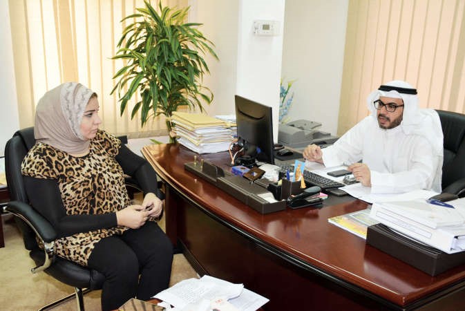دفواز العنزي متحدثا للزميلة الاء خليفة					ريليش كومار﻿