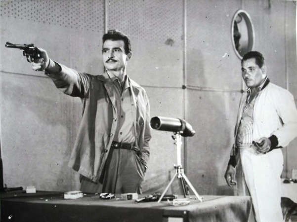 أحمد مظهر «فارس السينما» ..الذي مات وحيداً