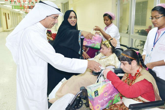جانب من مشاركة زين فرحة الشهر الكريم في دور الرعاية 