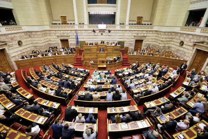 رئيس الوزراء اليوناني يلقي خطابا خلال جلسة برلمانية في اثينا 	افپ ﻿