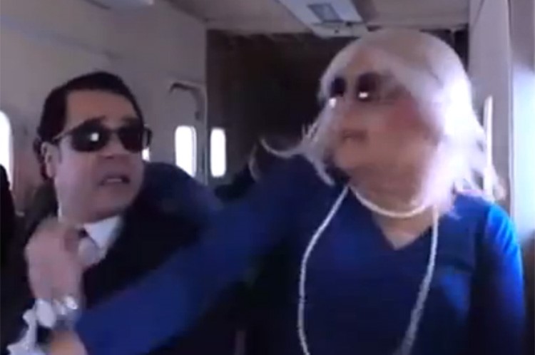 بالفيديو.. مدحت صالح يكشف مقلب "رامز واكل الجو" ويصرخ في الطائرة: والله العظيم دي الكاميرا الخفية