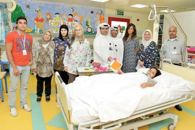 جانب من مشاركة زين فرحة الشهر الكريم مع المرضى في المستشفيات 