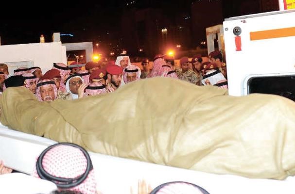 جثمان الامير سعود الفيصل في مقبرة العدل بمكة المكرمة واس