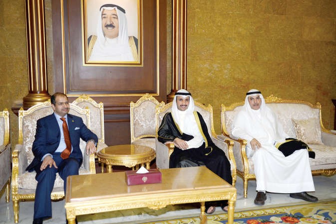 رئيس مجلس الامة مرزوق الغانم خلال استقباله رئيس مجلس النواب العراقي سليم الجبوري ويبدو فيصل الشايع﻿