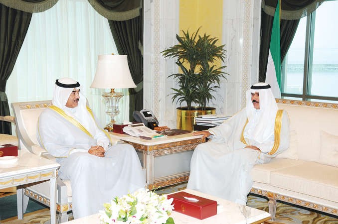 سمو ولي العهد الشيخ نواف الاحمد مستقبلا الشيخ صباح الخالد