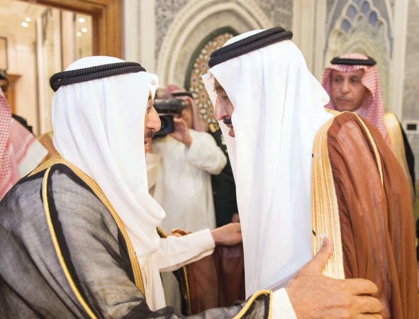 صاحب السمو الامير الشيخ صباح الاحمد معزيا خادم الحرمين الشريفين الملك سلمان بن عبدالعزيز 
