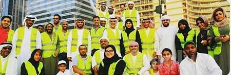بالفيديو.. هيفاء حسين وزوجها يوزعان وجبات إفطار على السائقين