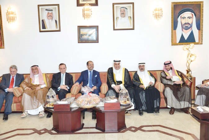 الشيخ فيصل الحمود مستقبلا دسليم الجبوري بحضور السفير الاردني محمد الكايد﻿