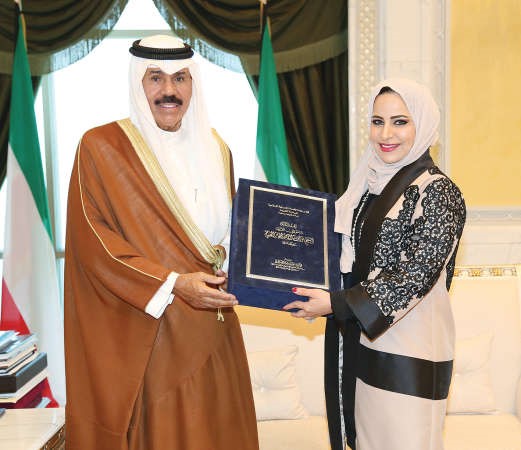 سمو ولي العهد يتسلم رسالة الدكتوراه من د تهاني العدواني﻿