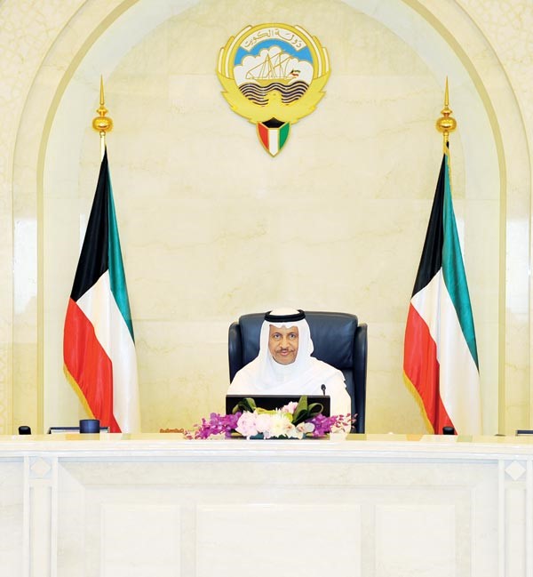 سمو رئيس الوزراء الشيخ جابر المبارك مترئسا جلسة امس