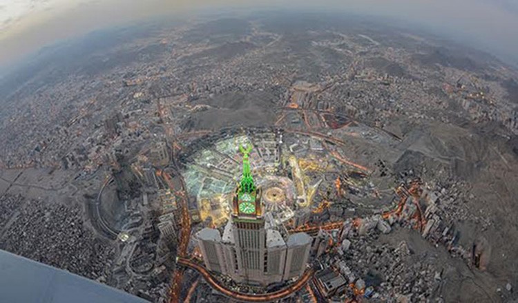 بالفيديو والصور.. مشاهد روحانية من أجواء الحرم المكي ليلة 27 رمضان