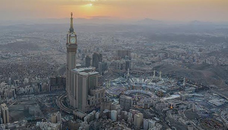 بالفيديو والصور.. مشاهد روحانية من أجواء الحرم المكي ليلة 27 رمضان