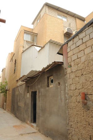 مبان متهالكة ومخالفات صارخةهاني الشمري