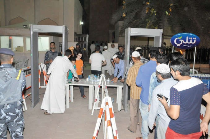 جهود كبيرة من رجال الداخلية لتنظيم دخول الاعداد الكبيرة من المصلين