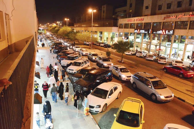 ازدحام في مواقف السيارات بسوق السالمية القديم﻿