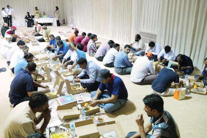 تقديم وجبات الافطار للصائمين طيلة شهر رمضان الفضيل ﻿