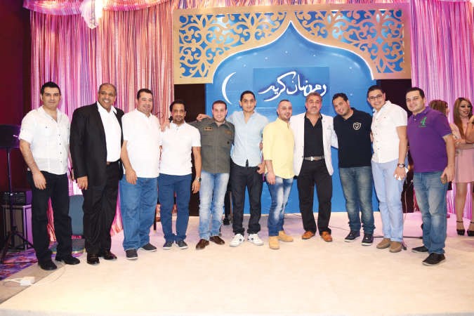 ترجمان مع عدد من الحضور 