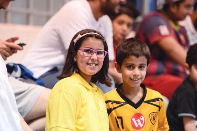 الاطفال حضروا لمؤازرة الفرق﻿