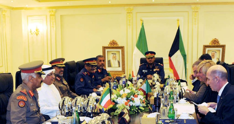 الشيخ خالد الجراح خلال لقائه مع وزيرة الدفاع الايطالية والوفد المرافق لها﻿