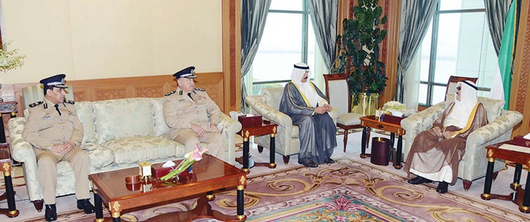 صاحب السمو الامير خلال لقائه الشيخ محمد الخالد والفريق سليمان الفهد واللواء عصام النهام 