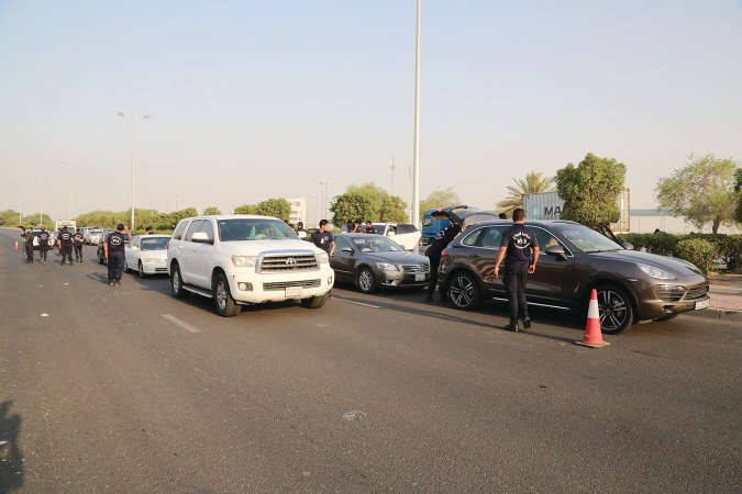 نقطة تفتيشية اقامها رجال الادارة العامة لمباحث السلاح في منطقة الصليبية خلال الحملة﻿