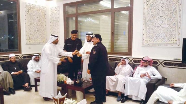 دخالد الحيص معطرا دوليد الشعيب بالمسك بحضور النصرالله والمحيميد﻿