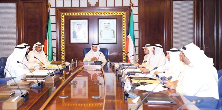 سمو رئيس الوزراء الشيخ جابر المبارك مترئسا اجتماع المجلس الاعلى للبترول