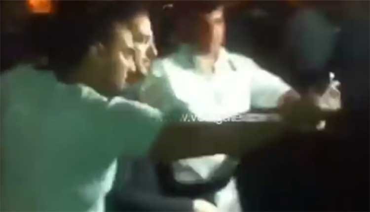 بالفيديو.. احمد حلمي ينفعل في عزاء عمر الشريف بسبب سيلفي: "وسع بقى يا جدع"