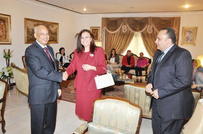 السفير المصري مرحبا بالقنصل العام المصري هالة البشلاوي ﻿