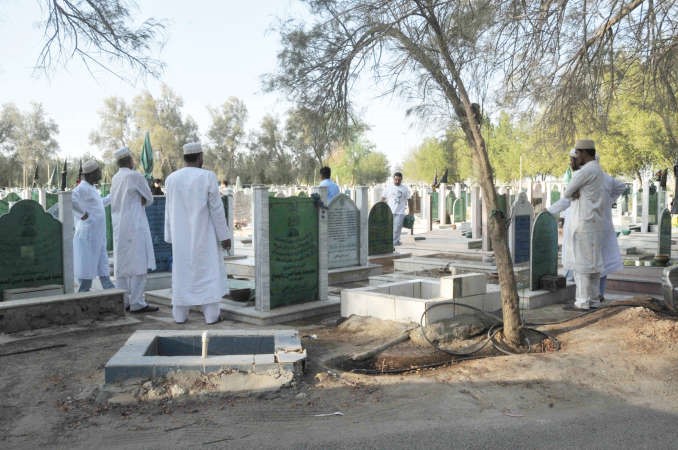 تواصل اهالي الموتى مع ذويهم تقاليد لا تنقطع