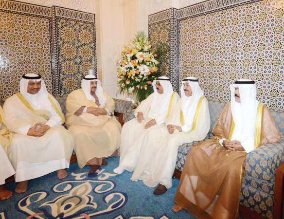 سمو ولي العهد الشيخ نواف الاحمد والشيخ جابر العبدالله والشيخ فيصل السعود وسمو الشيخ ناصر المحمد وسمو رئيس الوزراء الشيخ جابر المبارك﻿