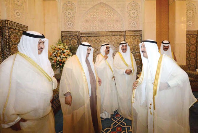 صاحب السمو الامير الشيخ صباح الاحمد وسمو ولي العهد الشيخ نواف الاحمد والشيخ جابر العبدالله والشيخ فيصل السعود وسمو الشيخ ناصر المحمد وسمو رئيس الوزراء الشيخ جابر المبارك﻿