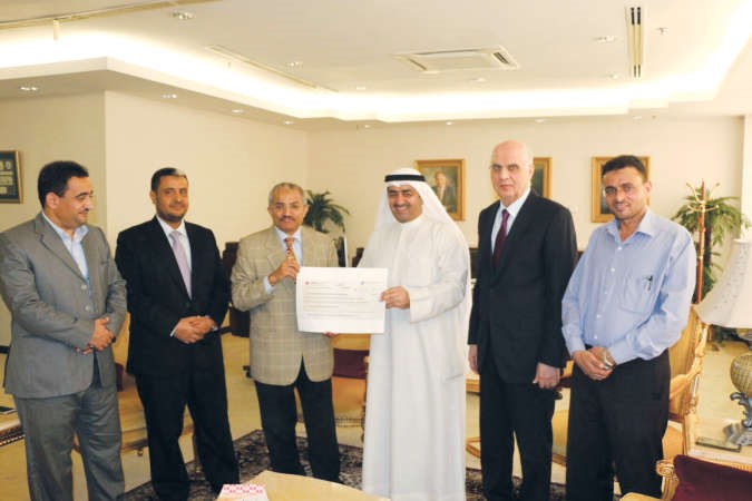 السفير سعد العسعوسي مسلما فؤاد هايل شيك المساعدات﻿