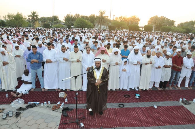 صلاة العيد في احدى ساحات السالمية 	احمد علي﻿