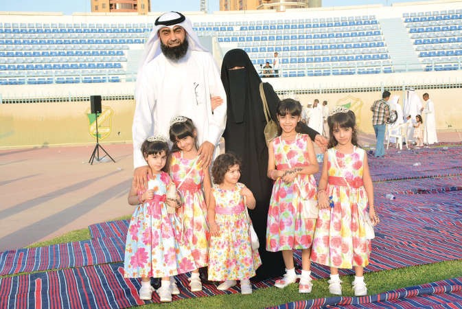 اسرة حضرت مبكرا الى ساحة الصلاة﻿