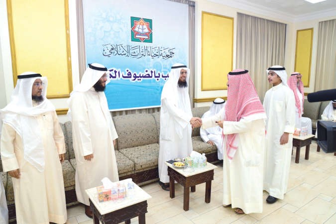 مطارق العيسى يتلقى التهاني بالعيد