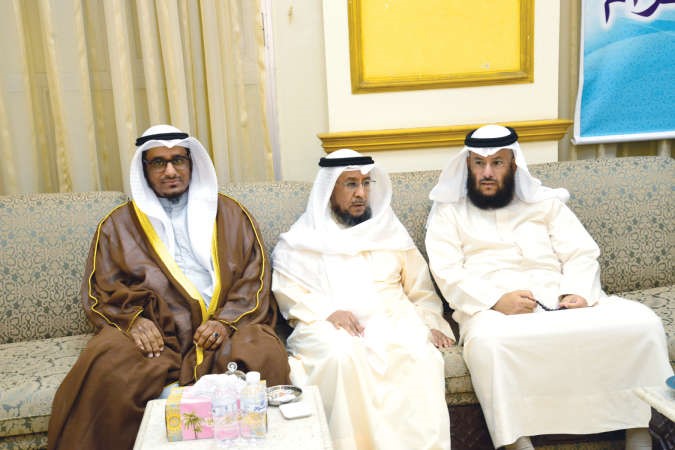 دخالد السلطان وعدد من الحضور