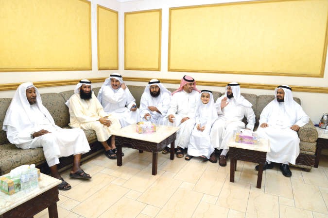 مهنئون