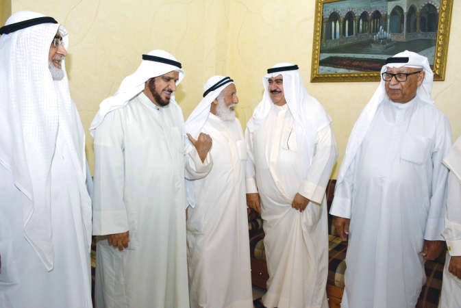 الفريق ثابت المهنا مقدما التهاني﻿