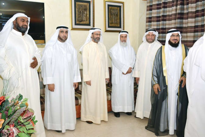 مساعد مندني ومحمد الدلال مع عدد من الحضور﻿