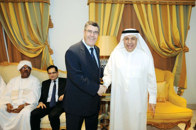السفير الجزائري خميس العريفي مهنئا