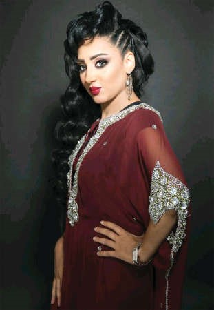 الفنانة القطرية فاطمة الشروقي